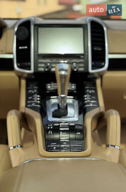 Внедорожник / Кроссовер Porsche Cayenne 2012 в 
