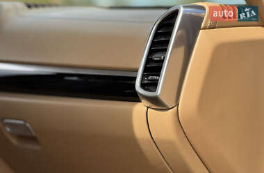 Внедорожник / Кроссовер Porsche Cayenne 2012 в 