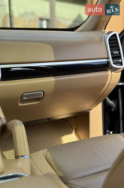 Внедорожник / Кроссовер Porsche Cayenne 2012 в 