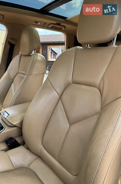 Внедорожник / Кроссовер Porsche Cayenne 2012 в 