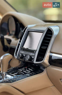 Внедорожник / Кроссовер Porsche Cayenne 2012 в 