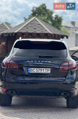 Внедорожник / Кроссовер Porsche Cayenne 2012 в 