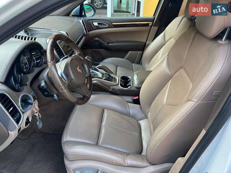 Внедорожник / Кроссовер Porsche Cayenne 2012 в Луцке
