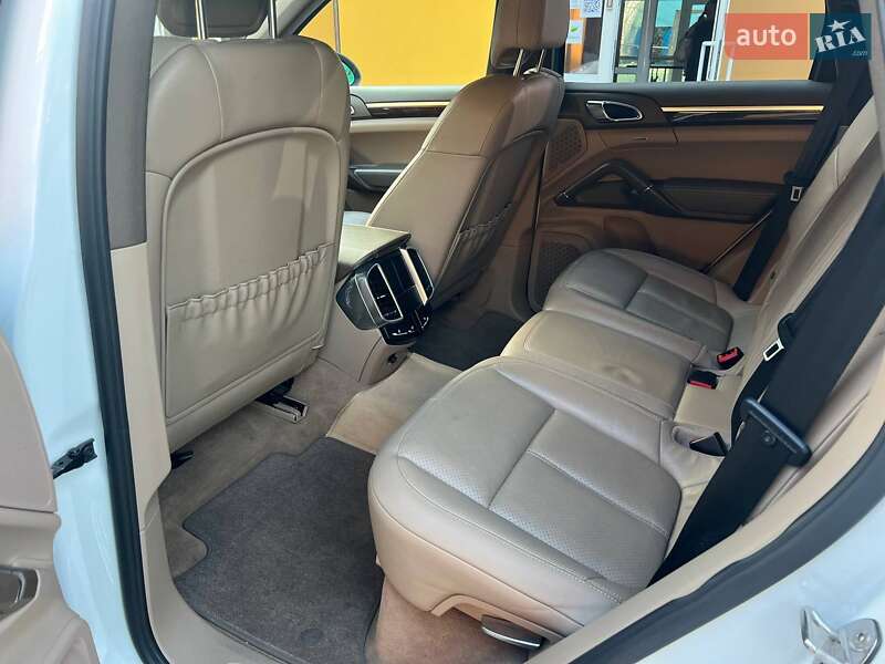 Внедорожник / Кроссовер Porsche Cayenne 2012 в Луцке