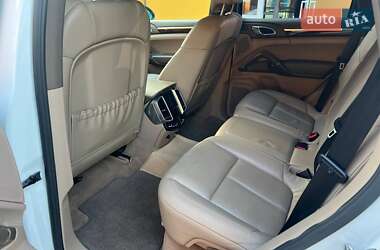 Внедорожник / Кроссовер Porsche Cayenne 2012 в 