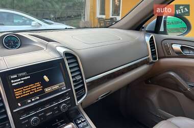 Внедорожник / Кроссовер Porsche Cayenne 2012 в 