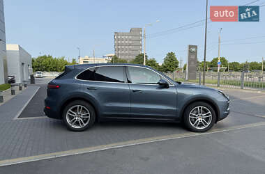 Внедорожник / Кроссовер Porsche Cayenne 2018 в 