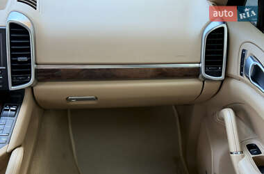 Внедорожник / Кроссовер Porsche Cayenne 2010 в 