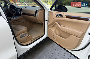 Внедорожник / Кроссовер Porsche Cayenne 2010 в 