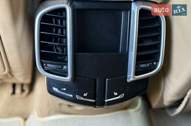 Внедорожник / Кроссовер Porsche Cayenne 2010 в 