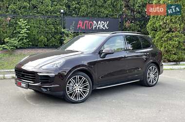 Внедорожник / Кроссовер Porsche Cayenne 2015 в 