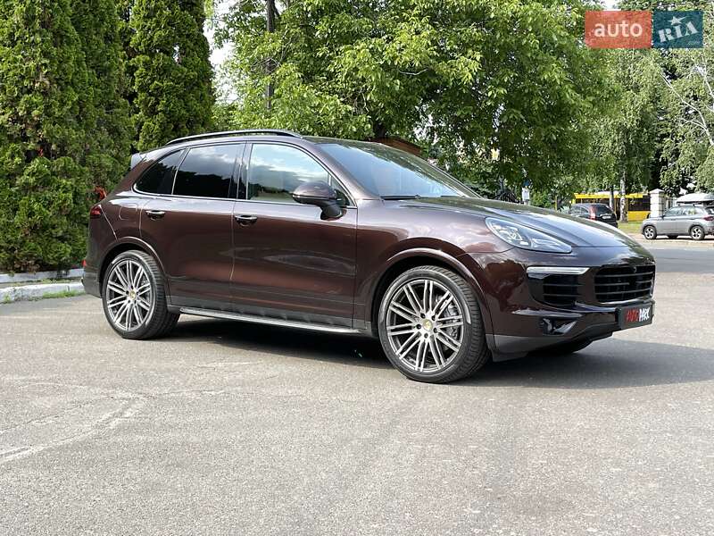 Внедорожник / Кроссовер Porsche Cayenne 2015 в Киеве