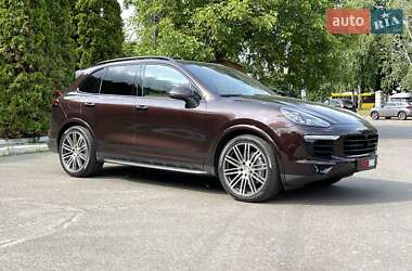 Внедорожник / Кроссовер Porsche Cayenne 2015 в 