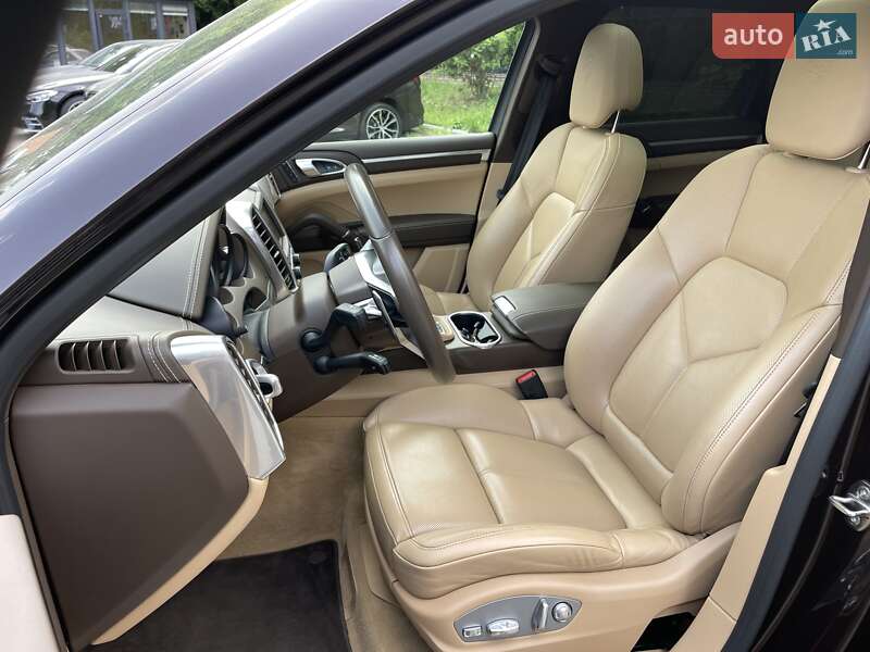 Внедорожник / Кроссовер Porsche Cayenne 2015 в Киеве