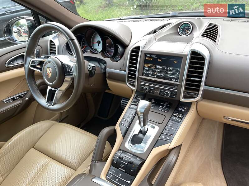 Внедорожник / Кроссовер Porsche Cayenne 2015 в Киеве