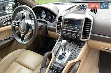 Внедорожник / Кроссовер Porsche Cayenne 2015 в 