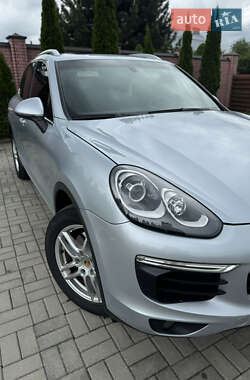 Внедорожник / Кроссовер Porsche Cayenne 2015 в 