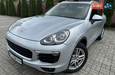 Внедорожник / Кроссовер Porsche Cayenne 2015 в 
