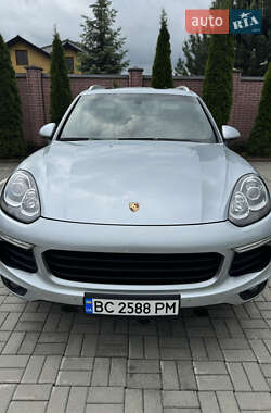 Внедорожник / Кроссовер Porsche Cayenne 2015 в 