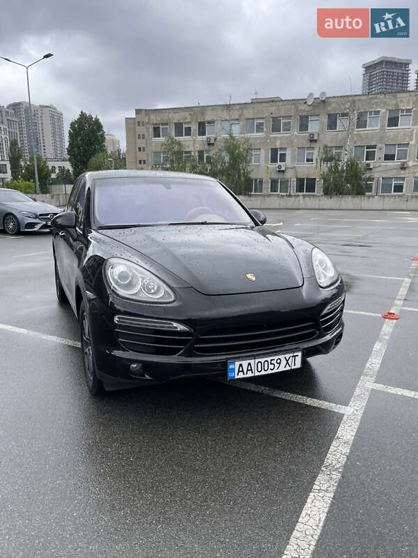 Внедорожник / Кроссовер Porsche Cayenne 2012 в 