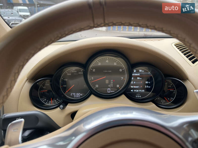 Позашляховик / Кросовер Porsche Cayenne 2012 в Києві