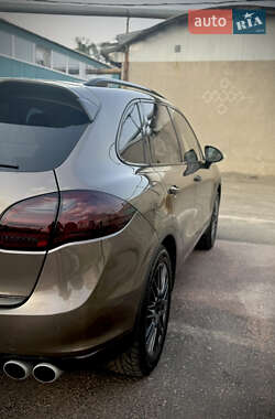 Внедорожник / Кроссовер Porsche Cayenne 2010 в 