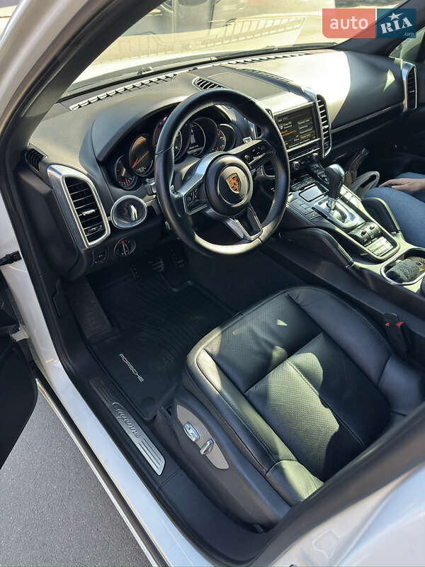 Внедорожник / Кроссовер Porsche Cayenne 2016 в Софиевской Борщаговке
