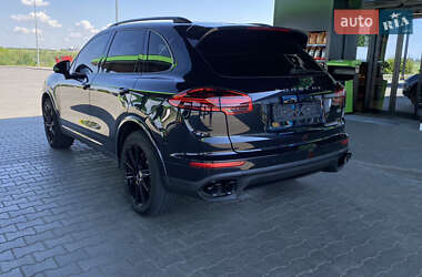 Внедорожник / Кроссовер Porsche Cayenne 2017 в 