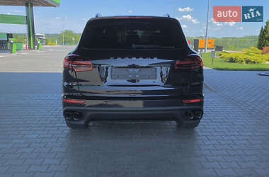 Внедорожник / Кроссовер Porsche Cayenne 2017 в 