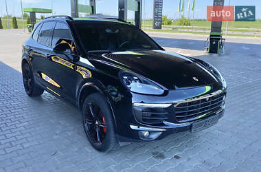 Внедорожник / Кроссовер Porsche Cayenne 2017 в 
