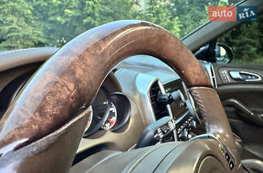 Внедорожник / Кроссовер Porsche Cayenne 2012 в 