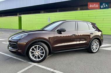 Внедорожник / Кроссовер Porsche Cayenne 2018 в 