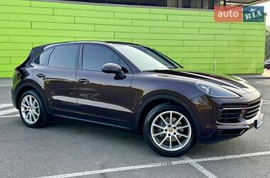 Внедорожник / Кроссовер Porsche Cayenne 2018 в 