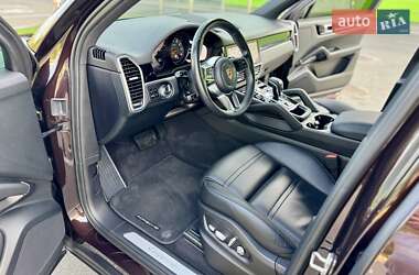 Внедорожник / Кроссовер Porsche Cayenne 2018 в 