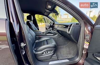 Внедорожник / Кроссовер Porsche Cayenne 2018 в 