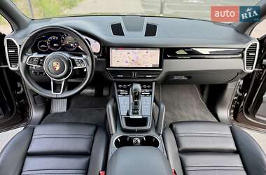 Внедорожник / Кроссовер Porsche Cayenne 2018 в 