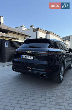Внедорожник / Кроссовер Porsche Cayenne 2019 в 