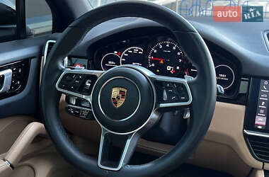 Внедорожник / Кроссовер Porsche Cayenne 2020 в 