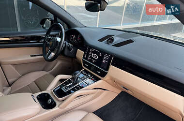 Внедорожник / Кроссовер Porsche Cayenne 2020 в 