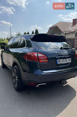 Внедорожник / Кроссовер Porsche Cayenne 2013 в 