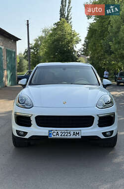 Внедорожник / Кроссовер Porsche Cayenne 2017 в 