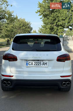 Внедорожник / Кроссовер Porsche Cayenne 2017 в 