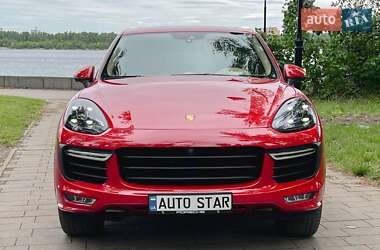 Внедорожник / Кроссовер Porsche Cayenne 2015 в 