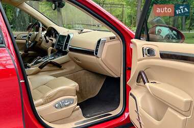 Внедорожник / Кроссовер Porsche Cayenne 2015 в 