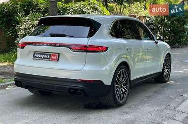 Внедорожник / Кроссовер Porsche Cayenne 2021 в 