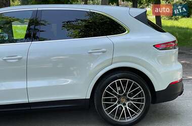 Внедорожник / Кроссовер Porsche Cayenne 2021 в 