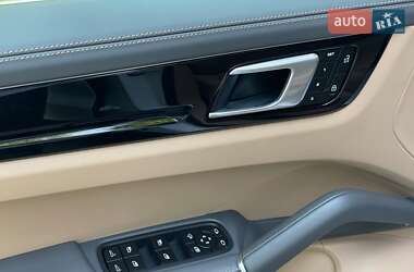 Внедорожник / Кроссовер Porsche Cayenne 2021 в 
