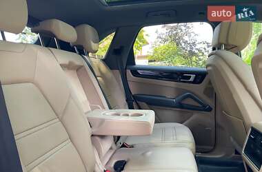 Внедорожник / Кроссовер Porsche Cayenne 2021 в 