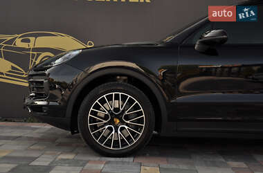 Внедорожник / Кроссовер Porsche Cayenne 2018 в 