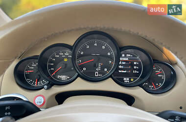 Позашляховик / Кросовер Porsche Cayenne 2012 в 